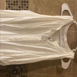 Sleeveless, button up blouse. Very simple